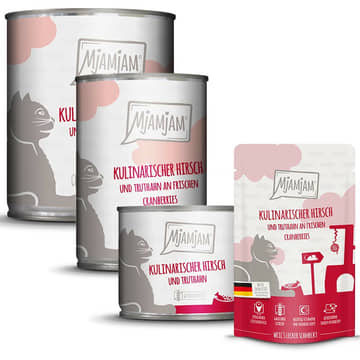 Kulinarischer Hirsch und Truthahn an frischen Cranberries (cerf & dinde)