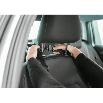 Erhöhter Autositz mit Staufach