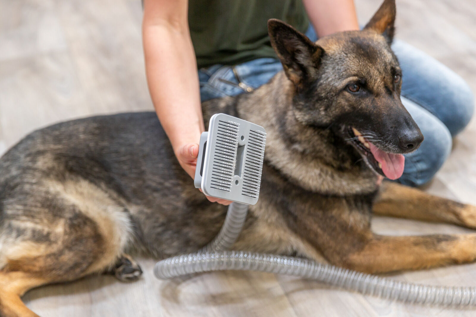 Clipper set with fur vacuum cleaner