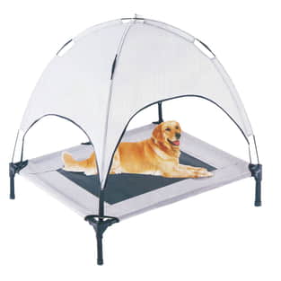 Chaise longue d'extérieur avec voile pare-soleil