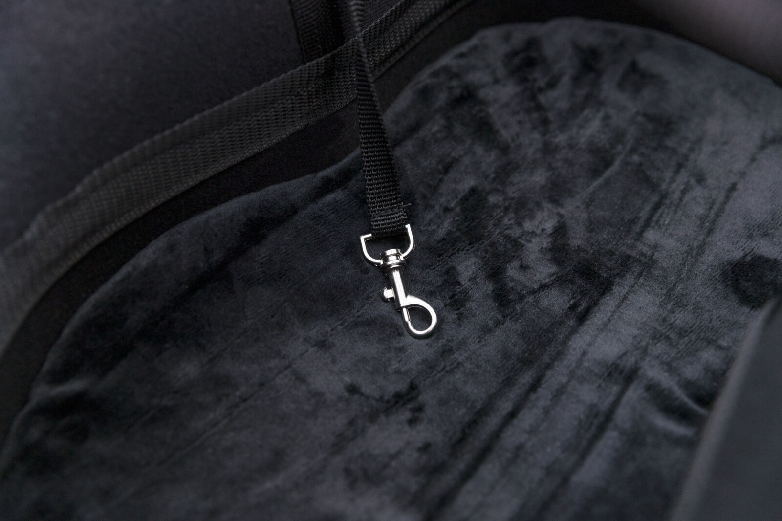 Bicycle basket for luggage carrier