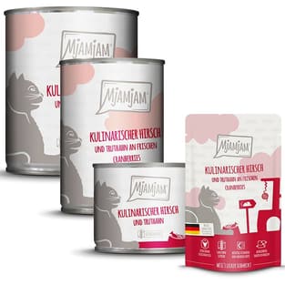 Kulinarischer Hirsch und Truthahn an frischen Cranberries