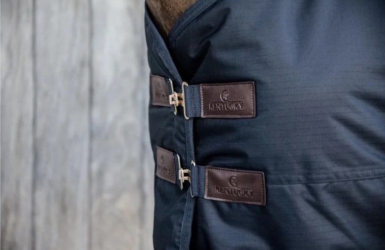Couverture d'extérieur All Weather Waterproof Classic 150g sans couvre-cou