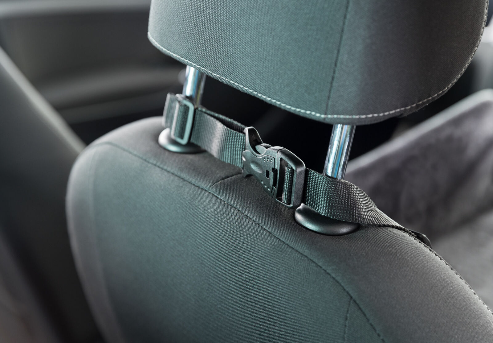 Erhöhter Autositz mit Staufach