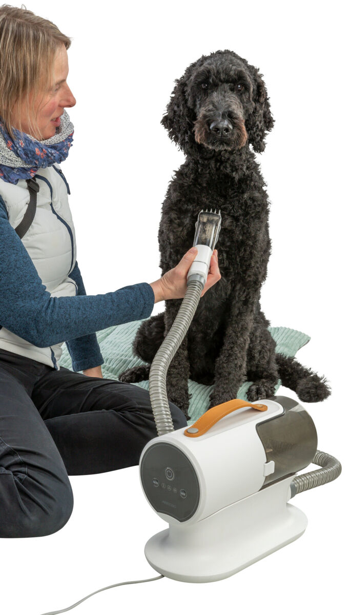 Clipper set with fur vacuum cleaner