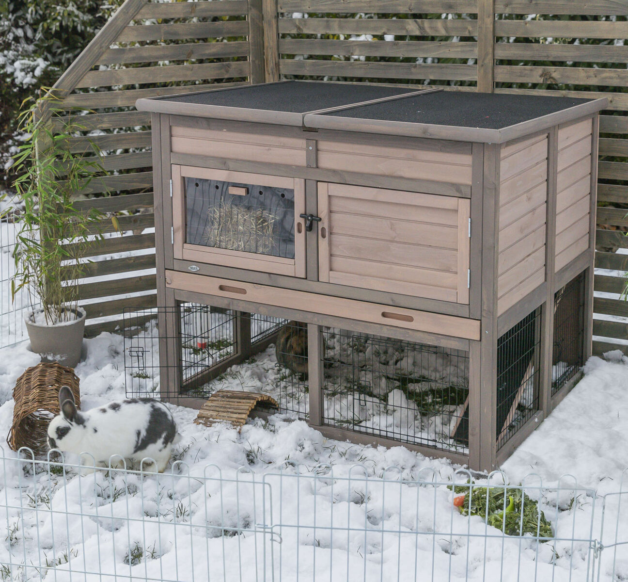 Natura small animal hutch XL with thermal insulation
