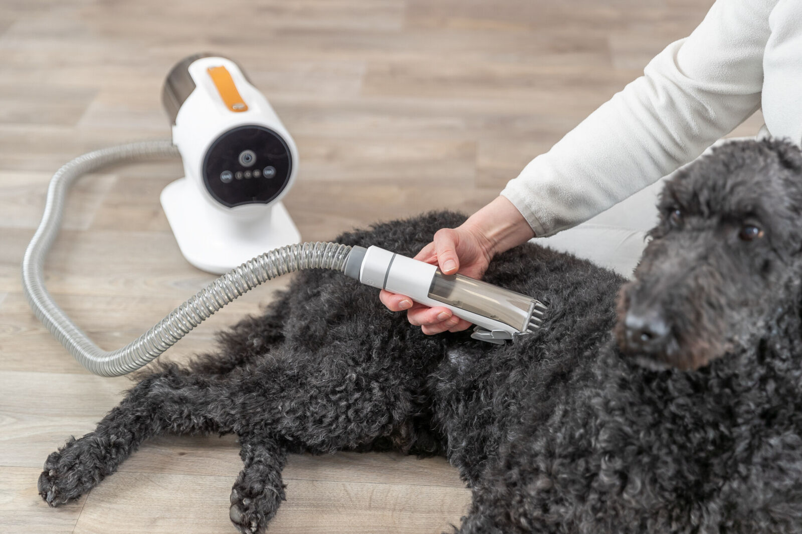 Clipper set with fur vacuum cleaner