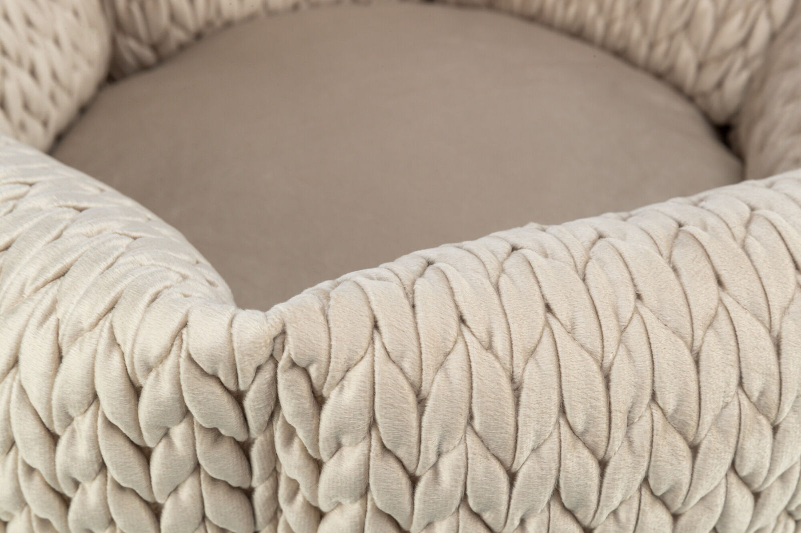 Livia round bed