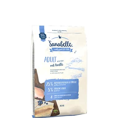 Adult mit Forelle